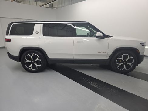 Used 2024 Rivian R1S Adventure image 6