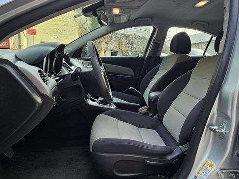 Used 2013 Chevrolet Cruze LS FWD image 9