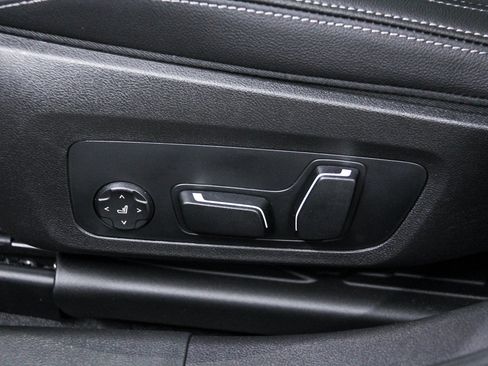 New 2026 BMW 330i Sedan w/ Convenience Package RWD image 21