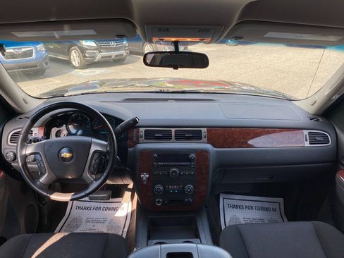 Used 2011 Chevrolet Suburban 2500 LS w/ Skid Plate Package AWD/4WD image 22