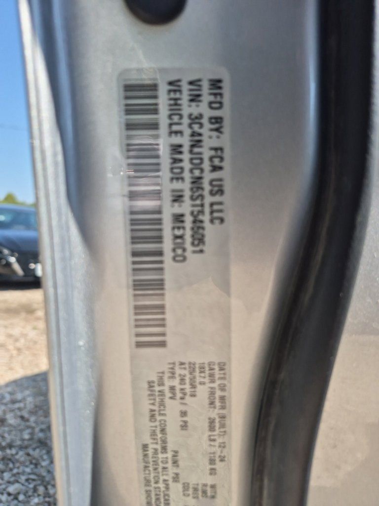 Used 2025 Jeep Compass Limited AWD/4WD image 8