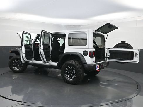 Used 2023 Jeep Wrangler Unlimited Rubicon w/ Cold Weather Group AWD/4WD image 39