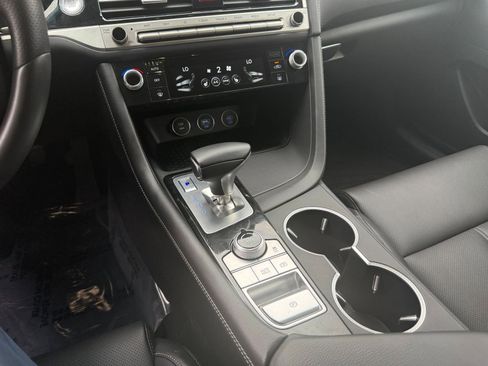 Used 2025 Genesis G70 2.5T image 41
