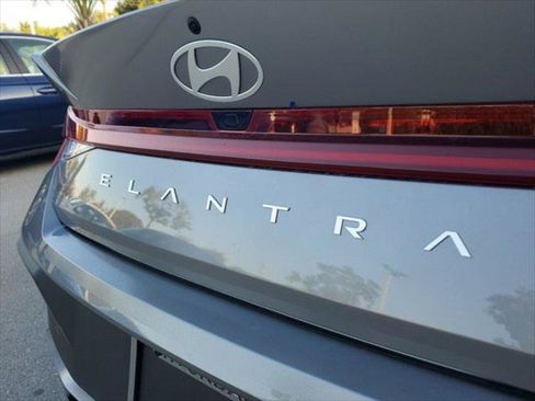 New 2024 Hyundai Elantra Blue image 5