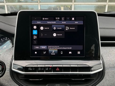 Used 2025 Jeep Compass Latitude image 31