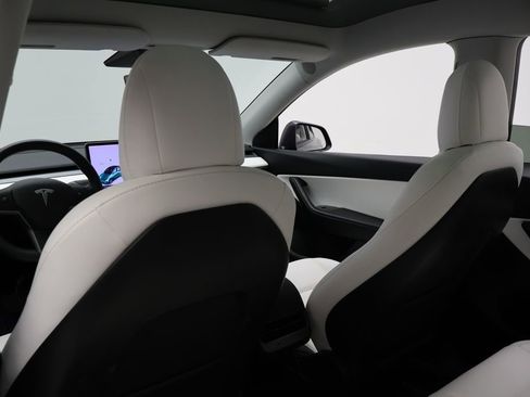 Used 2021 Tesla Model Y Long Range image 20