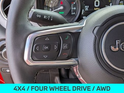 Used 2025 Jeep Wrangler Unlimited Sahara AWD/4WD image 18