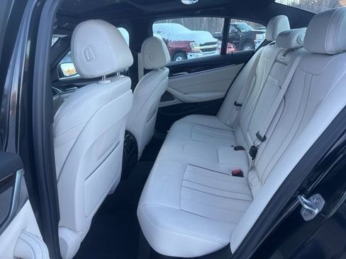 Used 2022 BMW 540i xDrive w/ Premium Package image 25