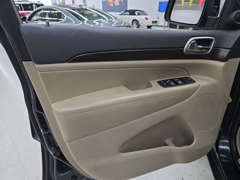 Used 2014 Jeep Grand Cherokee Laredo w/ Quick Order Package 23E AWD/4WD image 13