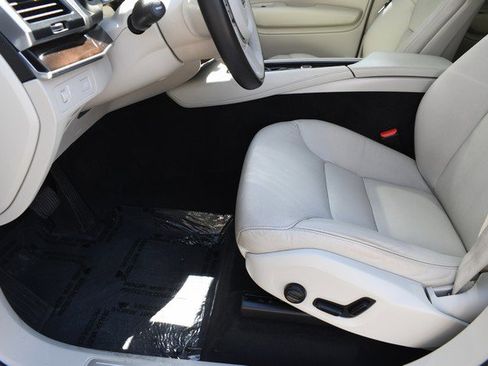 Used 2019 Volvo XC90 T5 Momentum image 15