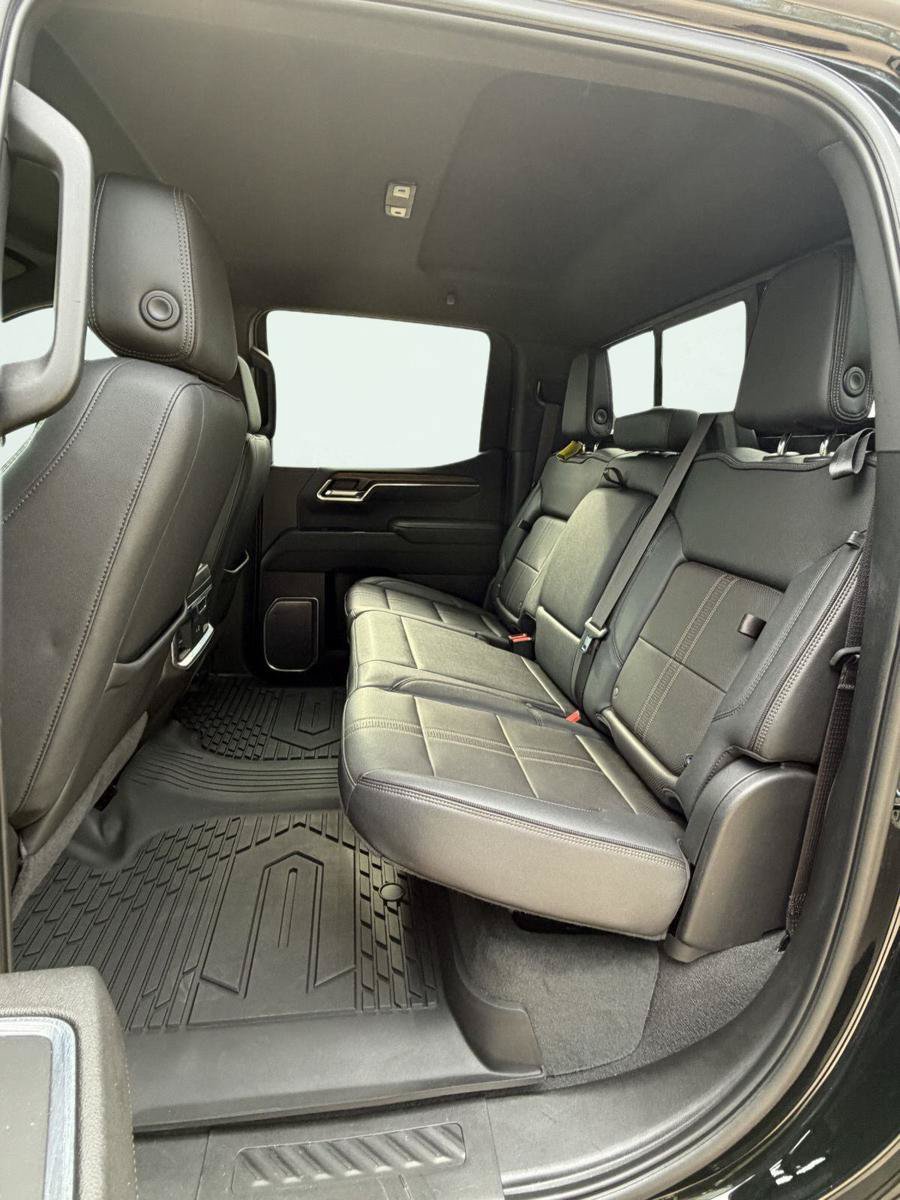 Used 2023 Chevrolet Silverado 1500 High Country w/ Technology Package AWD/4WD image 18