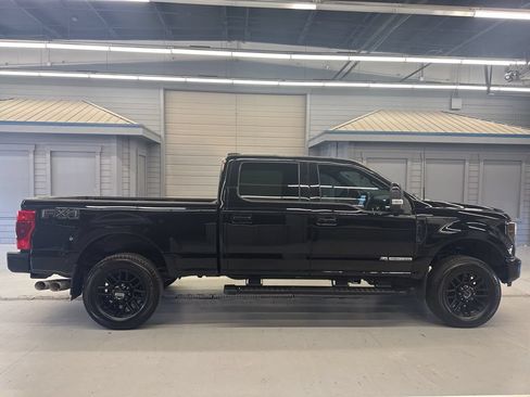 Used 2022 Ford F250 Lariat w/ Black Appearance Package AWD/4WD image 9