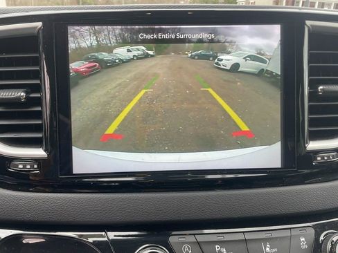 Used 2024 Chrysler Pacifica Touring-L FWD image 22