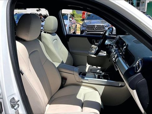 Used 2026 Mercedes-Benz GLB 250 4MATIC image 7