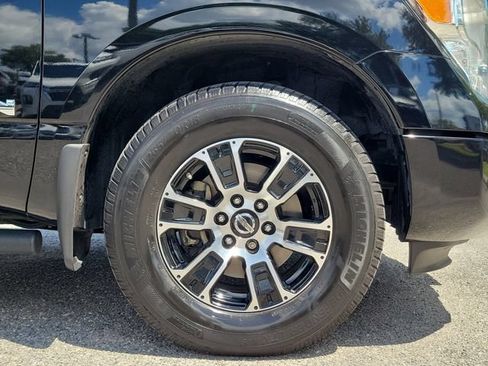 Used 2021 Nissan Titan SV w/ SV Convenience Package AWD/4WD image 6