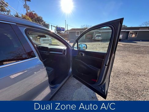Used 2025 Kia Sorento S w/ Panoramic Sunroof Package image 25