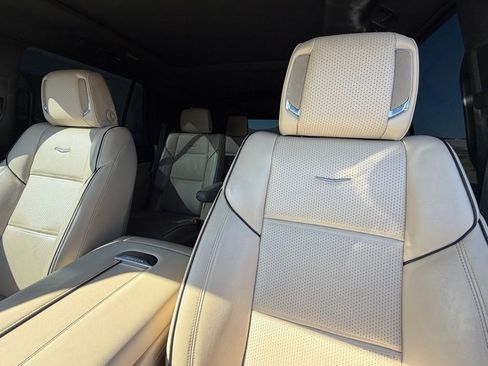 Used 2023 Cadillac Escalade Premium Luxury w/ Performance Package image 12