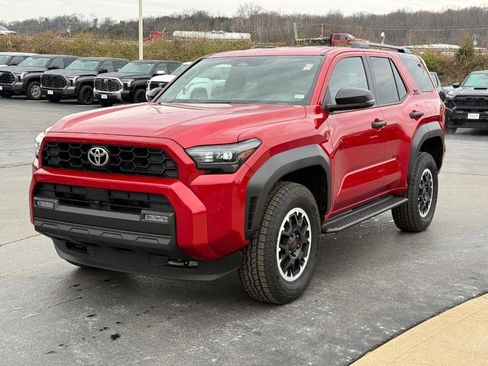 Certified 2025 Toyota 4Runner TRD Off-Road image 9