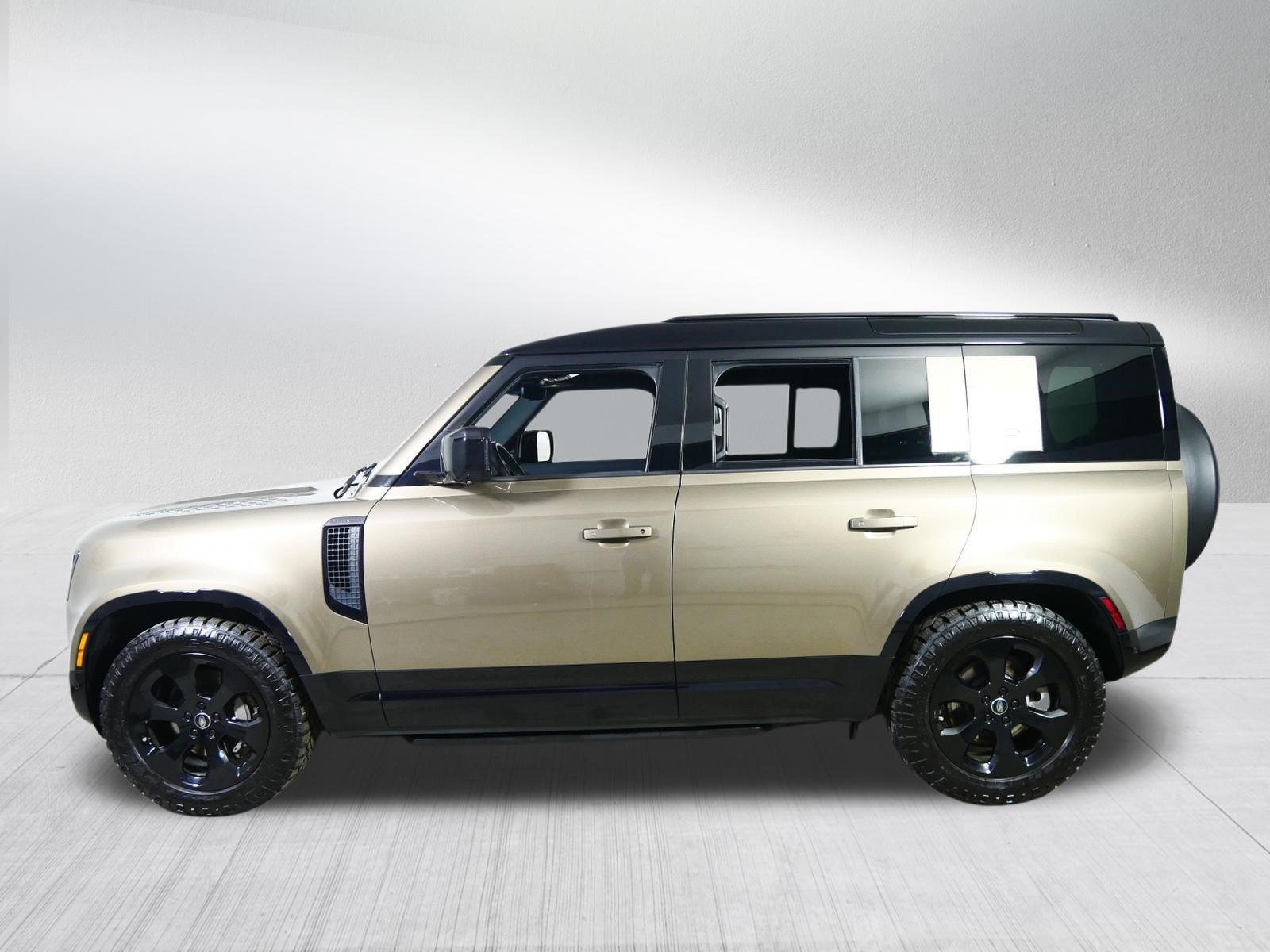 Used 2024 Land Rover Defender 110 X-Dynamic SE AWD/4WD image 4