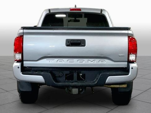Certified 2017 Toyota Tacoma TRD Off-Road w/ Premium & Technology Package AWD/4WD image 5