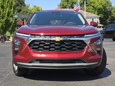 Used 2025 Chevrolet Trax LT FWD image 31