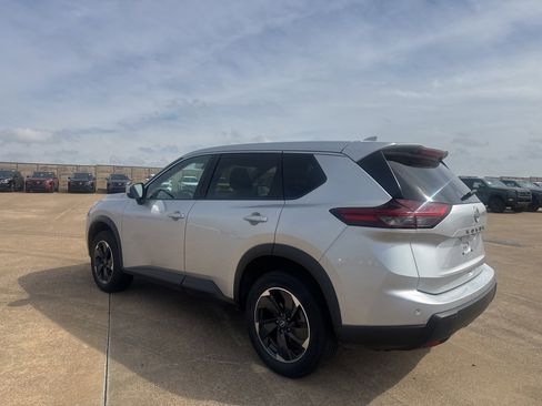 Certified 2025 Nissan Rogue SV image 15