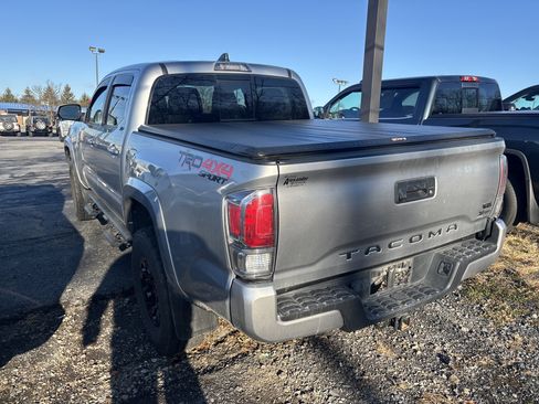 Used 2020 Toyota Tacoma TRD Off-Road image 2