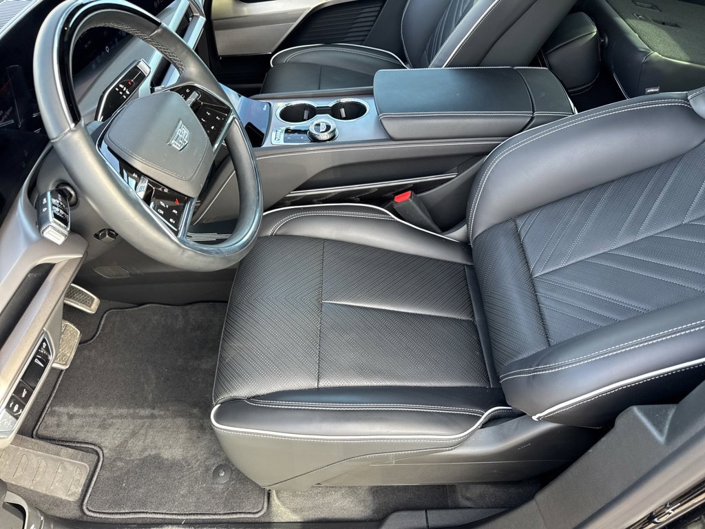 Used 2026 Cadillac Vistiq Platinum w/ LPO, Floor Liner Package AWD/4WD image 29