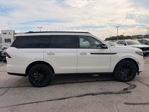 New 2025 Lincoln Navigator Reserve w/ Jet Appearance Package image 11