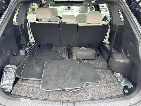 Certified 2023 Volkswagen Tiguan SE R-Line FWD image 5