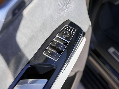 Used 2025 Cadillac Escalade Sport Platinum w/ LPO, Floor Liner Package AWD/4WD image 21