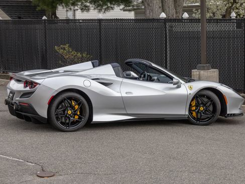 Used 2022 Ferrari F8 Tributo image 40