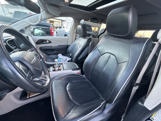 Used 2022 Chrysler Pacifica Limited FWD image 12