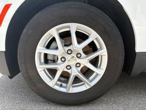 Certified 2024 Chevrolet Equinox LT FWD image 9