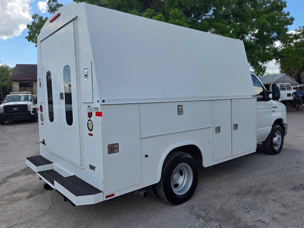 Used 2011 Ford E-350 and Econoline 350 Super Duty w/ PWR Locks & Windows Group RWD image 6