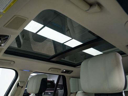 Used 2021 Land Rover Range Rover Westminster Edition image 15
