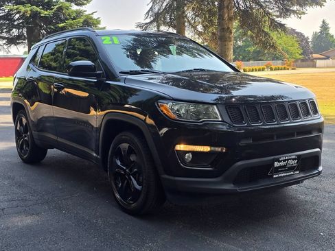 Used 2021 Jeep Compass Latitude FWD image 8