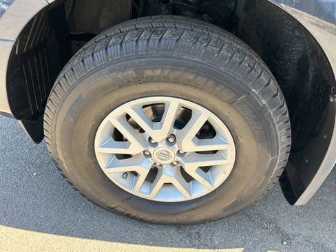 Used 2018 Nissan Frontier SV AWD/4WD image 43