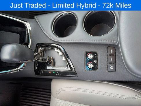 Used 2018 Toyota Avalon Limited FWD image 12