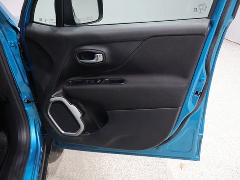 Used 2021 Jeep Renegade Latitude AWD/4WD image 22