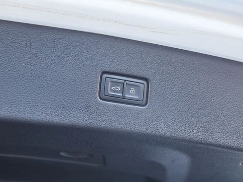 Used 2019 Audi Q8 Premium w/ Convenience Package image 33