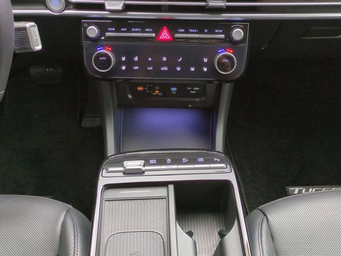 Certified 2025 Hyundai Tucson Limited FWD image 19