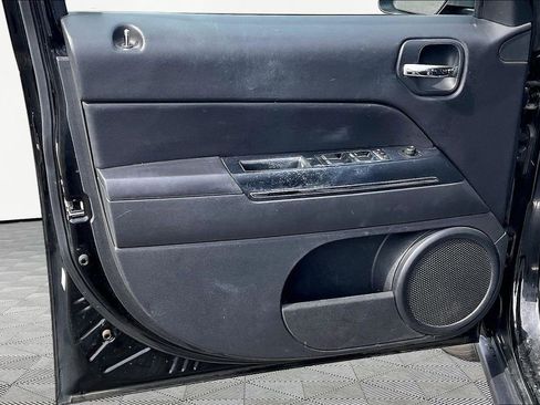 Used 2014 Jeep Patriot Limited w/ Sun/Sound Group image 21