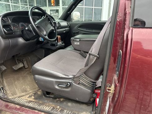 Used 2001 Dodge Ram 1500 Truck ST image 13