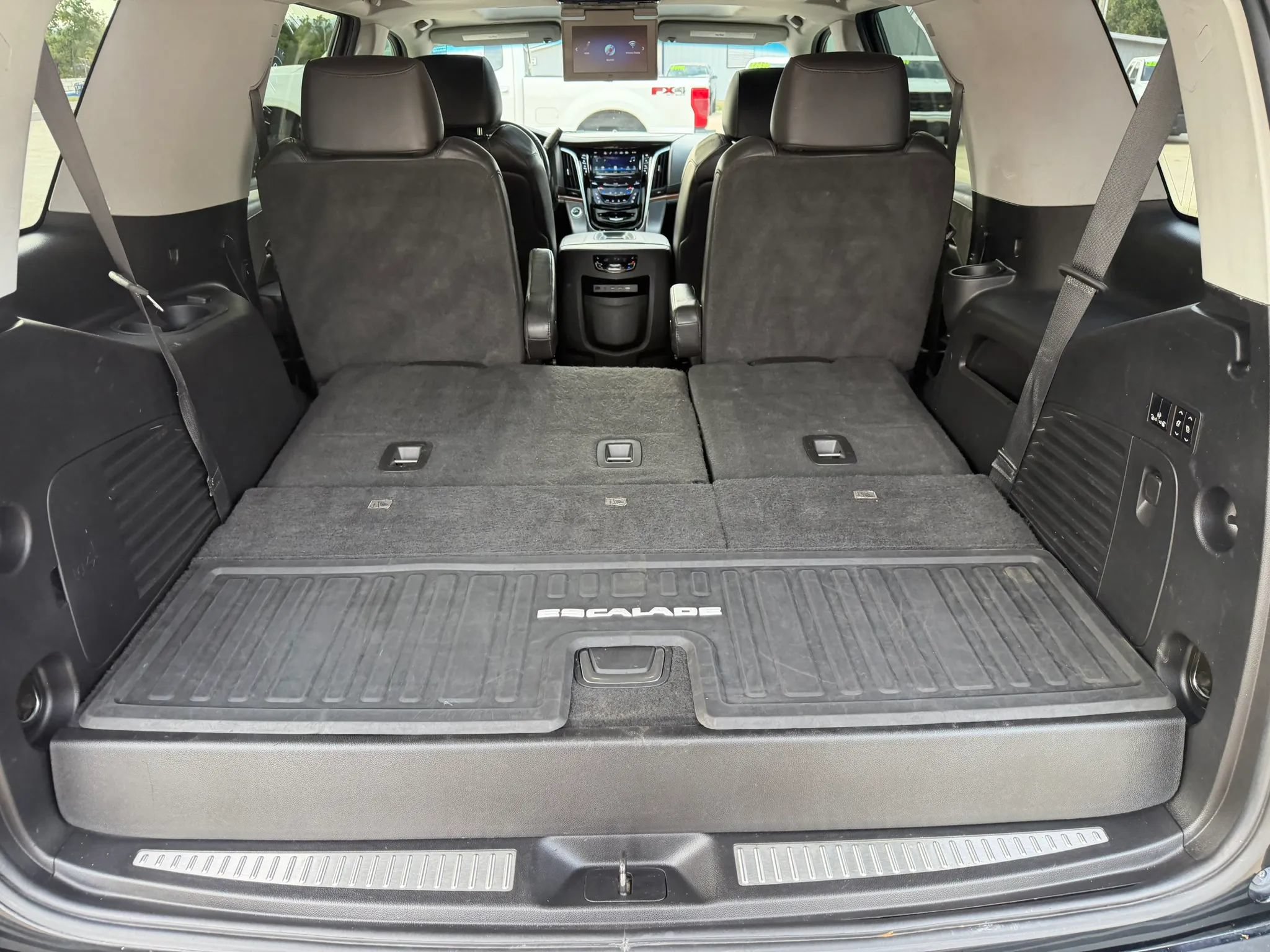 Used 2019 Cadillac Escalade Luxury AWD/4WD image 45
