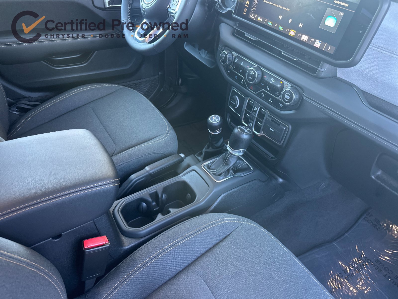 Certified 2025 Jeep Wrangler Unlimited Sahara w/ Safety Group AWD/4WD image 17