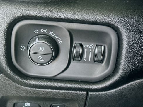 Used 2019 RAM 1500 Big Horn image 16