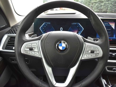 Used 2024 BMW X7 xDrive40i w/ Premium Package AWD/4WD image 21