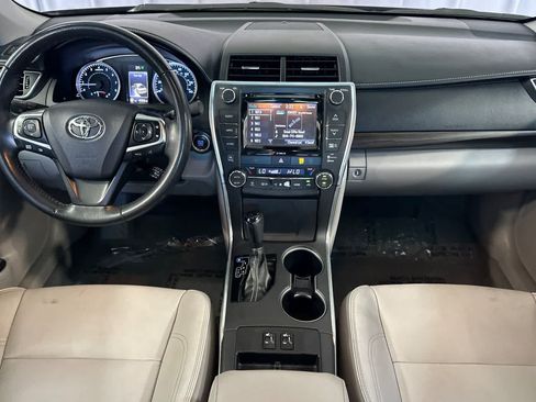 Used 2017 Toyota Camry XLE w/ Moonroof Package FWD image 4