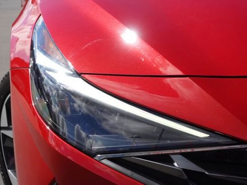 Used 2023 Hyundai Elantra Limited image 5